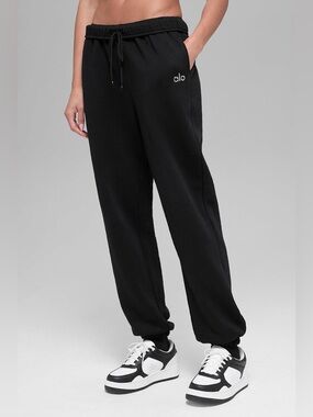 Alo Accolade Sweatpant in black size large READ